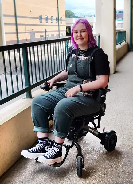 Testimonial from a youthful girl for the Quickie® Q50 R Carbon - Ultra-lightweight, folding power wheelchair for travel and everyday use.